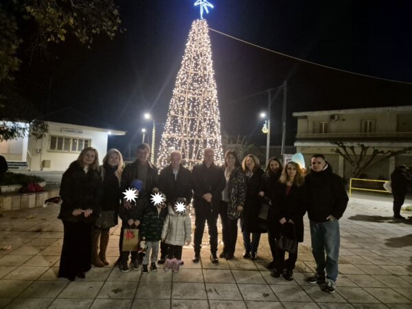 Φωταγωγήθηκαν Χριστουγεννιάτικα Δέντρα στο Δήμο Τεμπών (φωτ.)