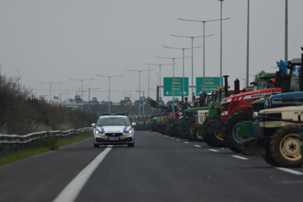 Κόβεται η Ελλάδα στη μέση σήμερα… Τρίωρο «μπλόκο» και στους παρακαμπτήριους – Τα τρακτέρ θα μπουν στο κέντρο της Λάρισας