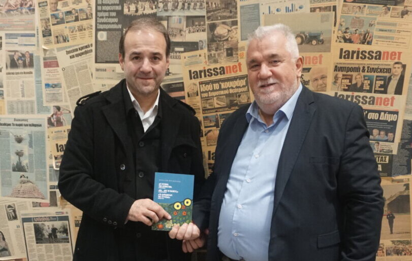 Ο συγγραφέας, ηθοποιός και σκηνοθέτης Στέλιος Ντικούλης με τον εκδότη της larissanet, Χρήστο Μπεχλιβάνο