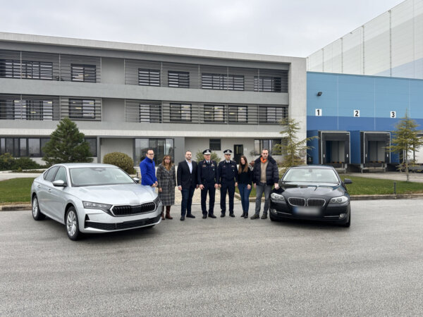 Πραγματοποιήθηκε δωρεά δύο οχημάτων από την εταιρεία «ΕΛΛΗΝΙΚΑ ΓΑΛΑΚΤΟΚΟΜΕΙΑ Α.Ε.»  για τις ανάγκες της Διεύθυνσης Αστυνομίας Τρικάλων