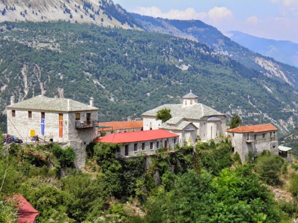 Πρόγραμμα εορτασμού Χριστουγέννων 2025 στην Ιερά Μονή Σπηλιάς