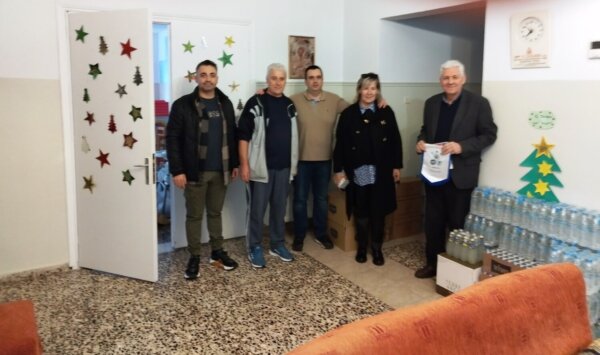 Τοπική Διοίκηση Λάρισας Διεθνούς Ένωσης Αστυνομικών: Προσφορά τροφίμων στο φιλανθρωπικό σωματείο «Ιωάννης ο Χρυσόστομος» (φωτ.)