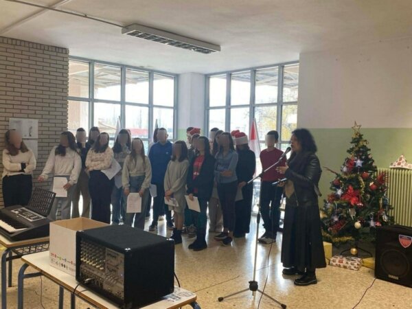 2ο Γυμνάσιο Φαρσάλων: «Η Μαγεία της φετινής Χριστουγεννιάτικης Σχολικής Γιορτής»