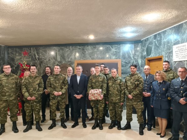 Τα κάλαντα στον Δήμαρχο από την μπάντα της 110 Πτέρυγα Μάχης  – Το χριστουγεννιάτικο μήνυμα (φωτ. & βίντεο)