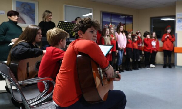 Στην παιδιατρική πτέρυγα του Πανεπιστημιακού Νοσοκομείου Λάρισας η Μουσική Σχολή Δήμου Κιλελέρ