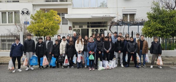 Μαθητές του Πρότυπου Γυμνασίου Λάρισας σε δράση αγάπης στο Φιλανθρωπικό Σωματείο «Ιωάννης ο Χρυσόστομος» (φωτ.)