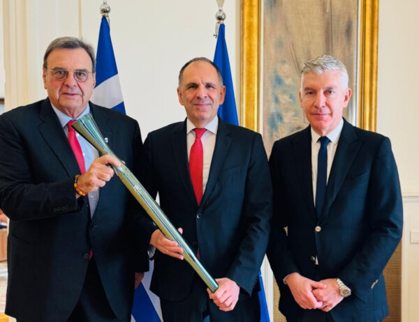 H EOE παρουσίασε το Ελληνικό Ολυμπιακό Σπίτι στον υπουργό Εξωτερικών Γ. Γεραπετρίτη