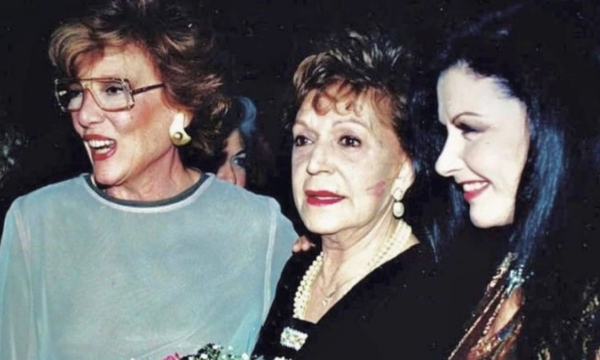 Από τα πιο σπάνια φωτογραφικά κλικ: Μάρω Κοντού, Ρένα Βλαχοπούλου και Ζωζώ Σαπουντζάκη σε μία φωτό