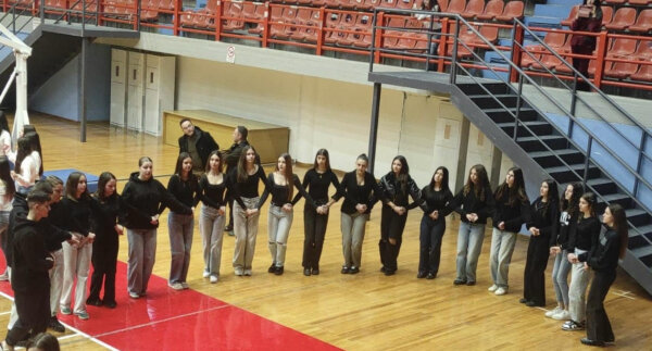 Στη Χριστουγεννιάτικη Φιλανθρωπική Εκδήλωση συμμετείχε το Γυμνάσιο Γιάννουλης (φωτ.)