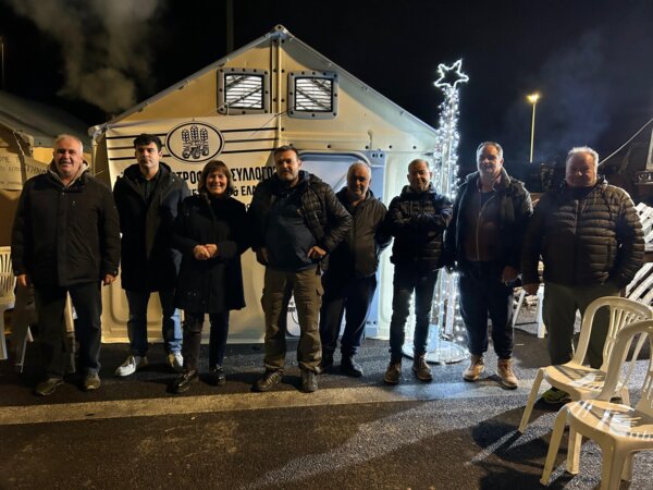 Χριστούγεννα στο μπλόκο Νίκαιας για τη Λαϊκή Συσπείρωση Τεμπών