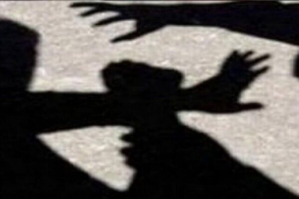 Αίγιο: Ομάδα 30 κουκουλοφόρων εισέβαλε σε μπαρ και χτύπησε νεαρούς με ρόπαλα