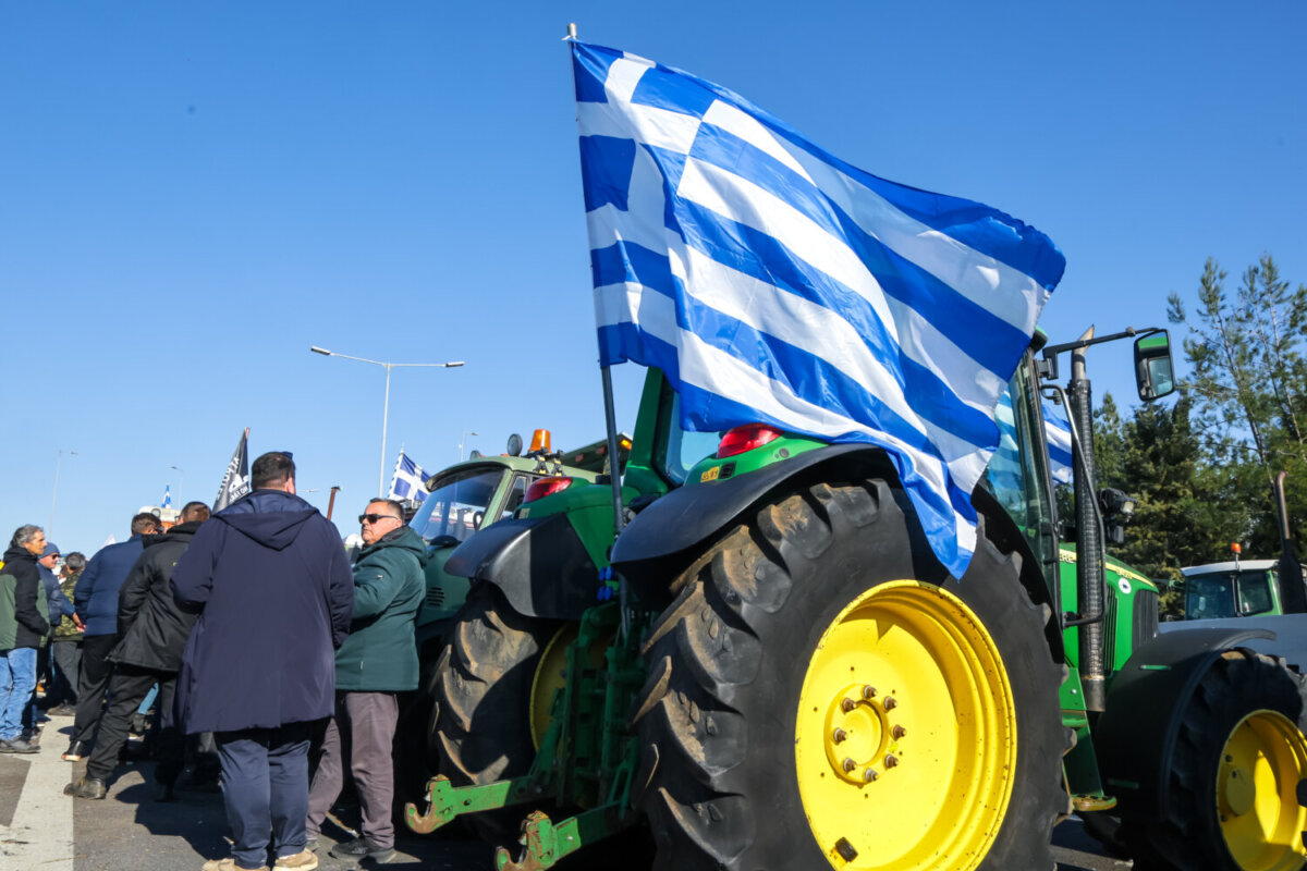 Συνέλευση των αγροτών στο μπλόκο της Νίκαιας στη Λάρισα.  Σάββατο 27 Δεκεμβρίου 2025 (EUROKINISSI)