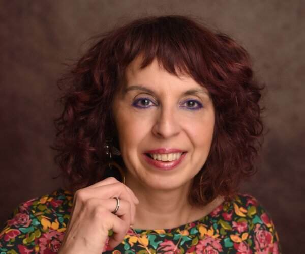 Εύη Μ. Χαρού: Όλη η ζωή της μέσα στα βιβλία…