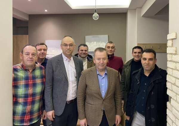 Κόκκαλης με Ενώσεις Στρατιωτικών: «Η κυβέρνηση εξαπατά τα στελέχη των Ενόπλων Δυνάμεων με λογιστικά τρικ και προσωρινά επιδόματα»