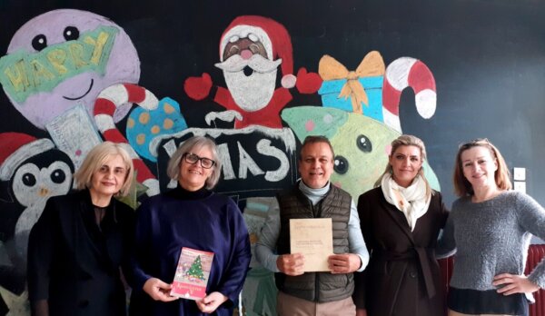 Το ΠΟΚΕΛ πρόσφερε βιβλία στο 4ο Δημοτικό Σχολείο Τυρνάβου