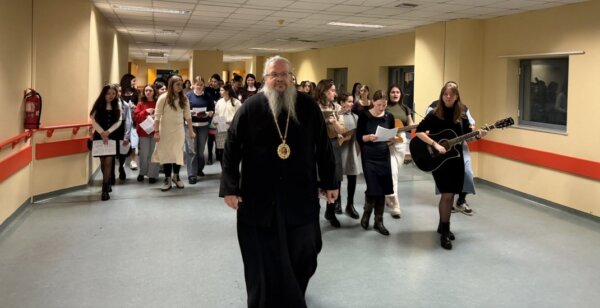 Κάλαντα στους ασθενείς του Πανεπιστημιακού Γενικού Νοσοκομείου Λάρισας