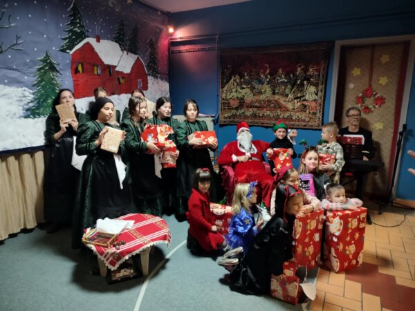 Το Νηπιαγωγείο-Δημοτικό Σχολείο Καλοχωρίου ευχαριστεί