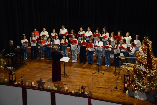 Μάγεψαν τα Χορωδιακά Σύνολα του Δήμου Ελασσόνας (φωτ.)