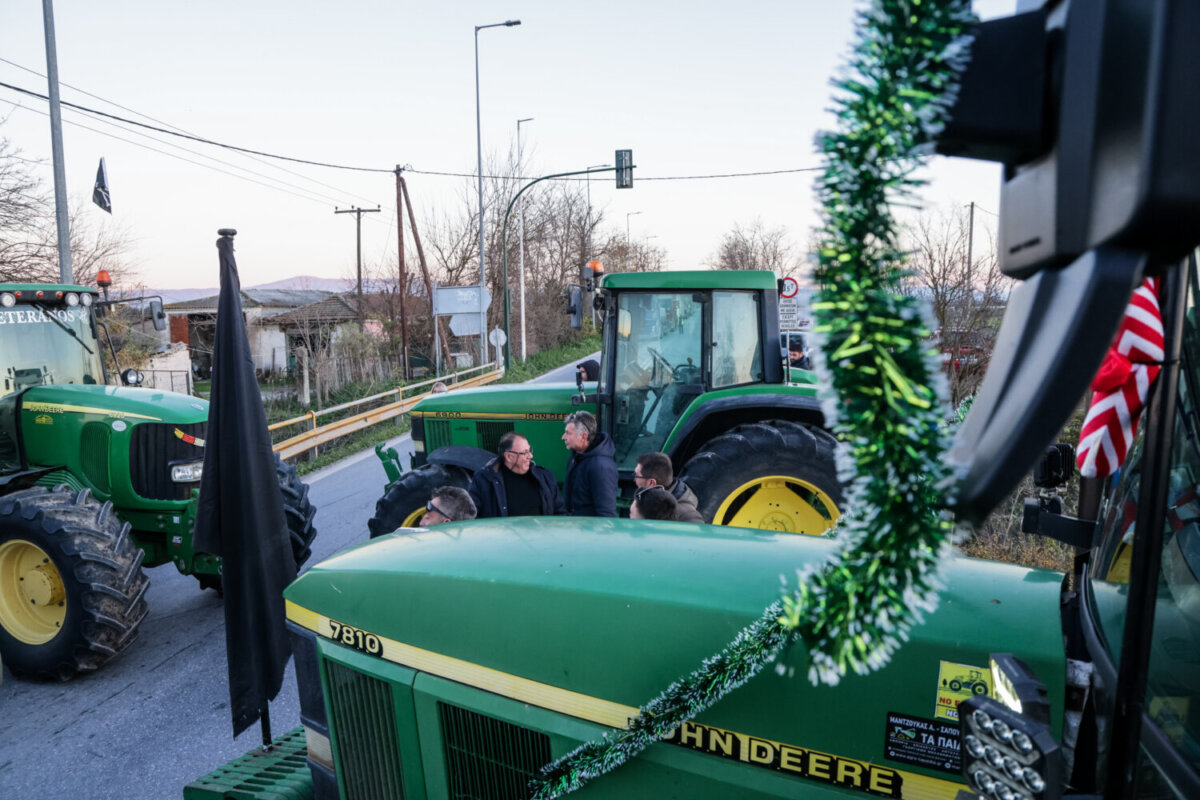 Αγρότες έκλεισαν την παρακαμπτήριο του Αχιλλείου-Κιλελέρ, στον δρόμο Λάρισας Βόλου. Δευτέρα 29 Δεκεμβρίου 2025 (EUROKINISSI)