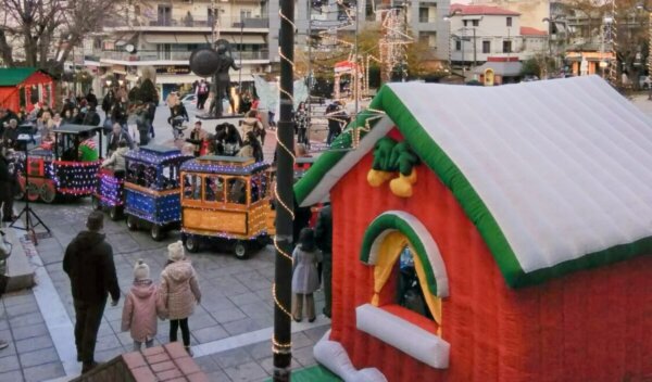 Γιορτινή βόλτα στα Φάρσαλα με το Christmas Mini Express Train