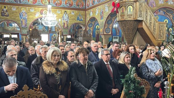 Εσκίογλου: Το Άγιο Φως να καθοδηγεί τις προσωπικές και συλλογικές μας προσπάθειες για ένα καλύτερο αύριο