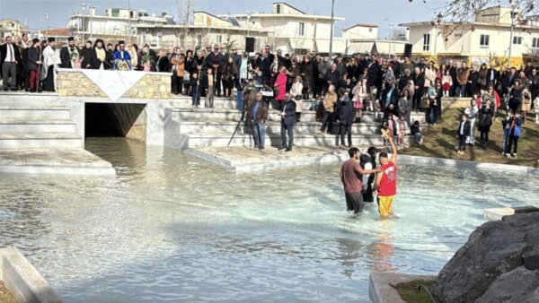 Τα Θεοφάνια στα Φάρσαλα και ο Αγιασμός Υδάτων στις πηγές του Απιδανού