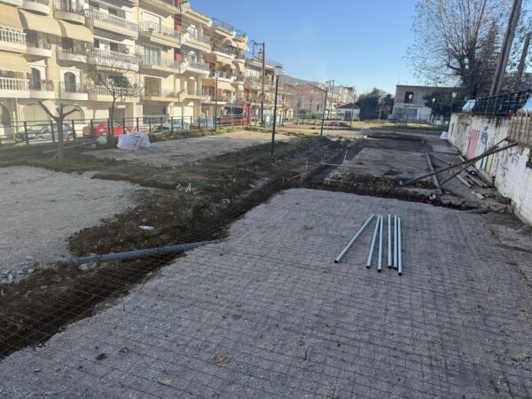 Δήμος Φαρσάλων: Ξεκίνησαν οι εργασίες αναβάθμισης στην παιδική χαρά της οδού Καναδά (φωτ.)