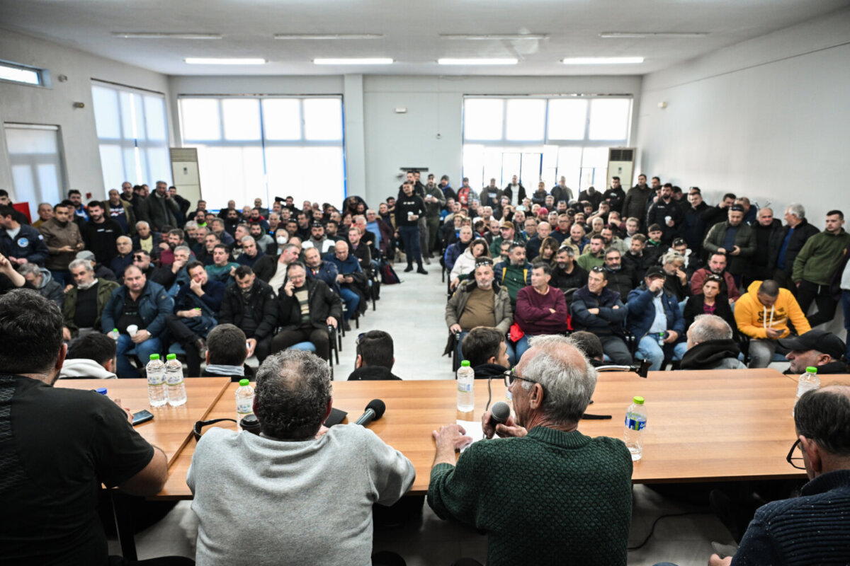 Πανελλαδική σύσκεψη, στον Παλαμά Καρδίτσας, εκπροσώπων των μπλόκων των αγροτών που δεν συμμετείχαν στη συνάντηση με τον Πρωθυπουργό, με στόχο τη λήψη αποφάσεων για τις κινητοποιήσεις τους, Τετάρτη 14 Ιανουαρίου 2026.  (OFFNETWORK.GR/EUROKINISSI)