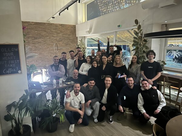 Πρωτοχρονιάτικη κοπή πίτας στο Las Ramblas Calle: μουσική, χαμόγελα και… Secret Santa