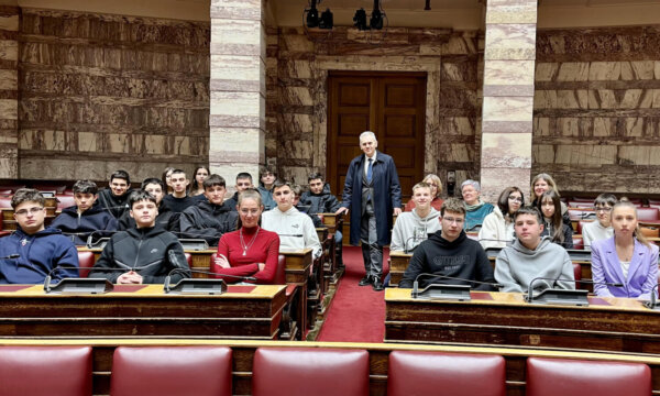 Μ. Χαρακόπουλος σε μαθητές: Fake news και με σφραγίδα του AI