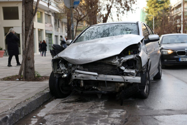 «Δεν ήταν μεθυσμένη, κόλλησε το γκάζι» λέει η μητέρα της 24χρονης οδηγού – Οι μαρτυρίες, η δίωξη και το βίντεο ντοκουμέντο
