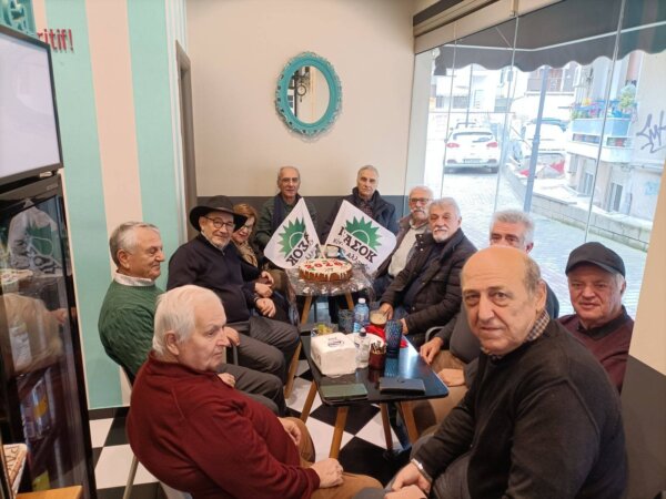 «Η παρέα του ΠΑΣΟΚ» έκοψε πίτα στη Λάρισα (φωτ.)