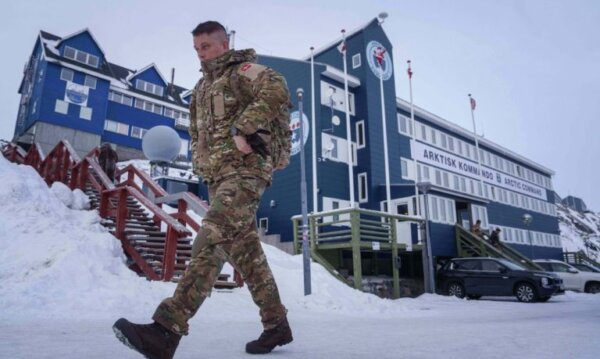 Κλιμακώνεται η ένταση για τη Γροιλανδία: Κύμα διαδηλώσεων και διεθνείς ανησυχίες – «Δεν πωλείται» φωνάζουν οι πολίτες