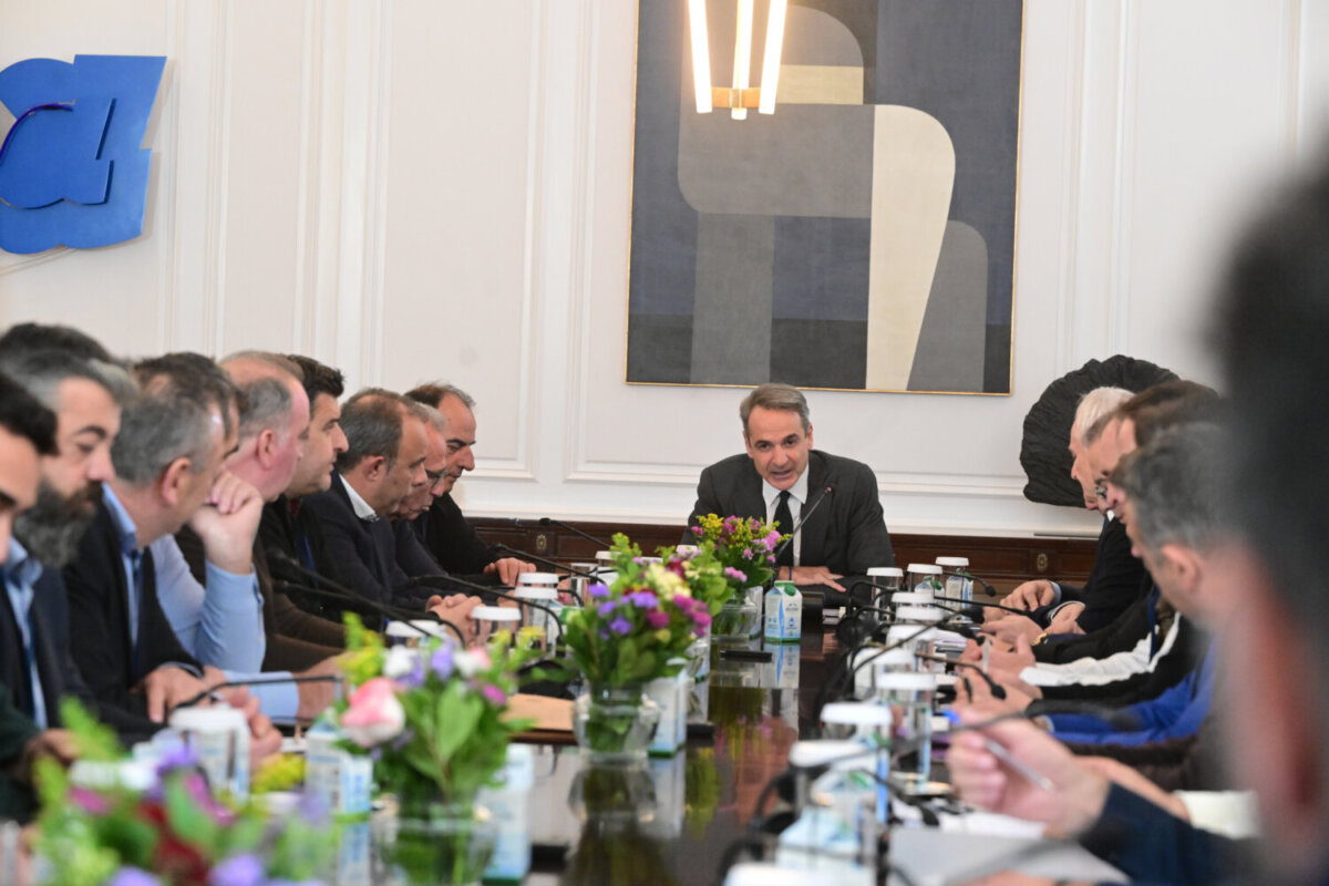 Συνάντηση του Πρωθυπουργού Κυριάκου Μητσοτάκη με εκπροσώπους αγροτών και κτηνοτρόφων, στο Μέγαρο Μαξίμου, Δευτέρα 19 Ιανουαρίου 2026. (ΤΑΤΙΑΝΑ ΜΠΟΛΑΡΗ/EUROKINISSI)