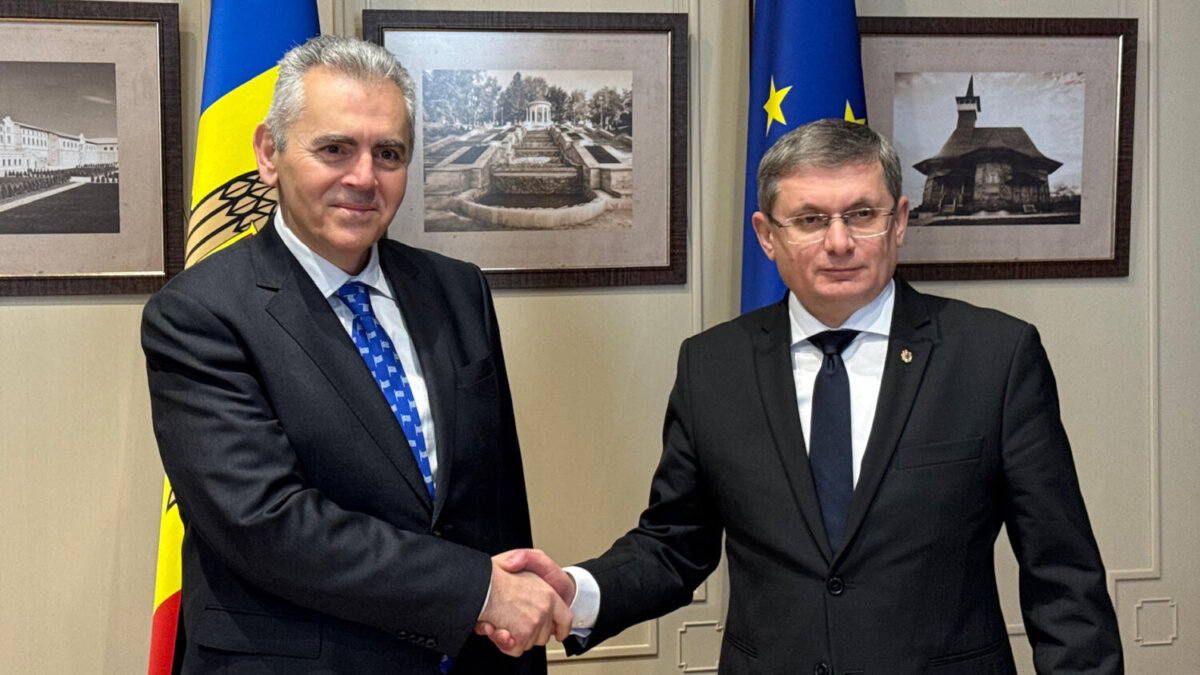 Ο ΓΓ της ΔΣΟ Μάξιμος Χαρακόπουλος με τον Πρόεδρο της Βουλής της Μολδαβίας Igor Grosu