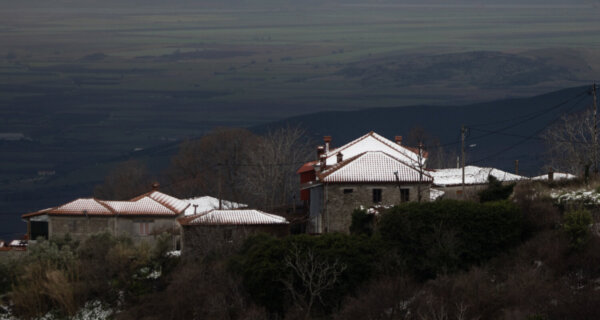 «Μαγεύει» ο χιονισμένος Κίσσαβος – Όμορφες εικόνες από τα ορεινά του Δήμου Αγιάς (φωτ. & βίντεο)