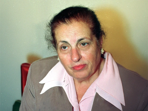 H κόρη ενός ιερέα που εισηγήθηκε τη νομιμοποίηση των αμβλώσεων στην Ελλάδα το 1986