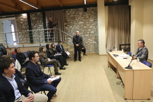 Πήραν συνέντευξη από τον Δήμαρχο… Μαθητές του Πρότυπου ΓΕΛ Λάρισας με τον Θ. Μαμάκο (φωτ.)