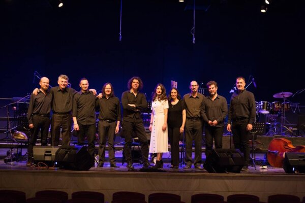 «Η αλήθεια του λαϊκού τραγουδιού μέσα από τους στίχους του Λευτέρη Παπαδόπουλου» – Η Ορχήστρα Λαϊκής Μουσικής του ΔΩΛ «φωτίζει» το πολυδιάστατο έργο του