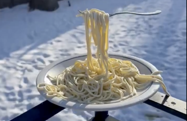 Ακραίο ψύχος στις ΗΠΑ: Παγώνουν ακόμα και τα μακαρόνια και στέκονται στον αέρα