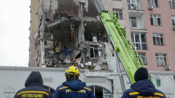 Περίπου 1.700 πολυκατοικίες στο Κίεβο παραμένουν χωρίς θέρμανση μετά από ρωσικό πλήγμα