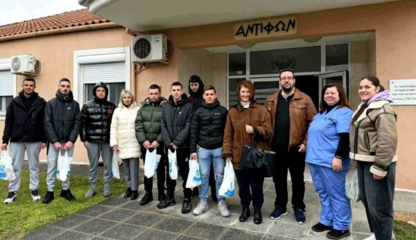 Επίσκεψη – μάθημα ανθρωπιάς του Τομέα Γεωπονίας ΕΠΑΛ Τυρνάβου στο «ΑΝΤΙΦΩΝ» (φωτ.)