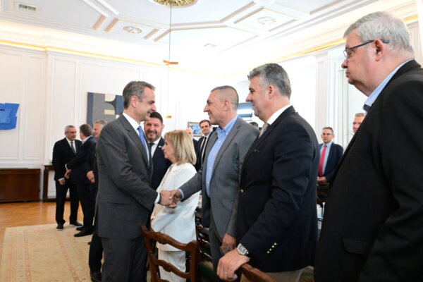 Κυβερνητική σύσκεψη υπό τον πρωθυπουργό για την ευλογιά των αιγοπροβάτων – Στο Μαξίμου ο Δημ. Κουρέτας