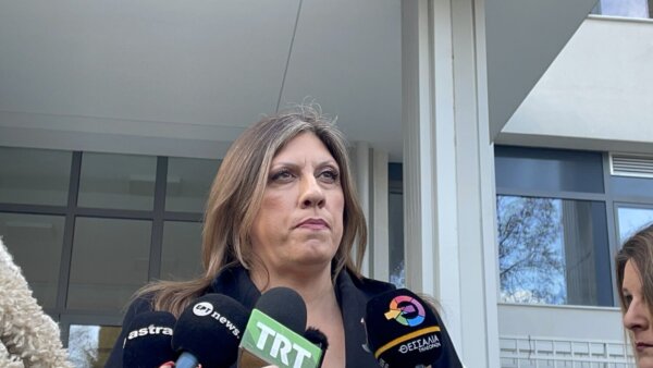 Καταγγελίες Κωνσταντοπούλου για «βίαιες» εκταφές: Ζητά άρση απορρήτου κυβερνητικών στελεχών για την αλλοίωση του τόπου στα Τέμπη