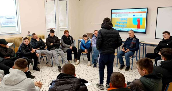 Βιωματική δράση στο ΕΠΑΛ Τυρνάβου για τους εθισμούς (φωτ.)