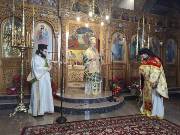 Εορτασμός της Συνάξεως των Αγίων Τριών Ιεραρχών στον Ι.Ν. Κοιμήσεως της Θεοτόκου Φαρσάλων (φωτ.)