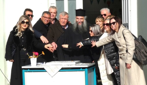 Έκοψε την πρωτοχρονιάτικη πίτα το Δημοτικό Σχολείο Νίκαιας (φωτ.)