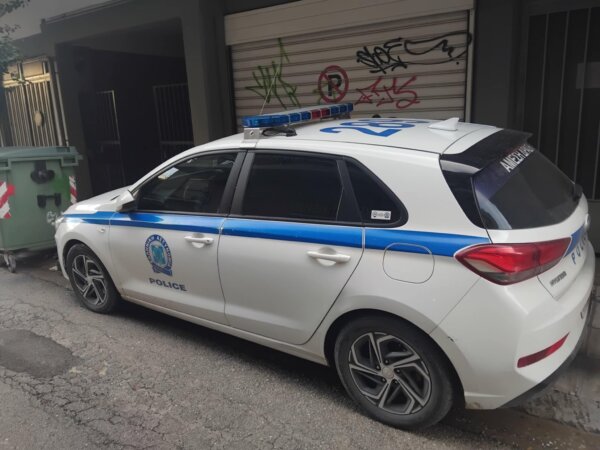 Λάρισα: Νεκρός άνδρας που έπεσε από μπαλκόνι πολυκατοικίας