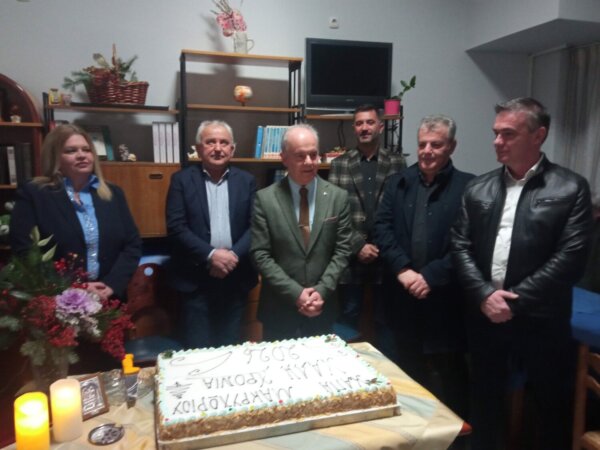 Ζεστές στιγμές και ευχές στα ΚΑΠΗ του Δήμου Τεμπών