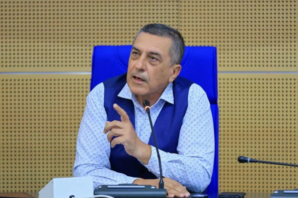 Δημήτρης Κουρέτας: Μην τσιμπάτε…